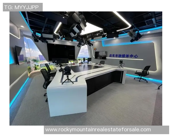 全球媒体人日常：揭秘新闻中心二十四小时的幕后故事与挑战